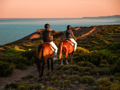 Balade à cheval sur la côte de Sant’Antioco au coucher du soleil