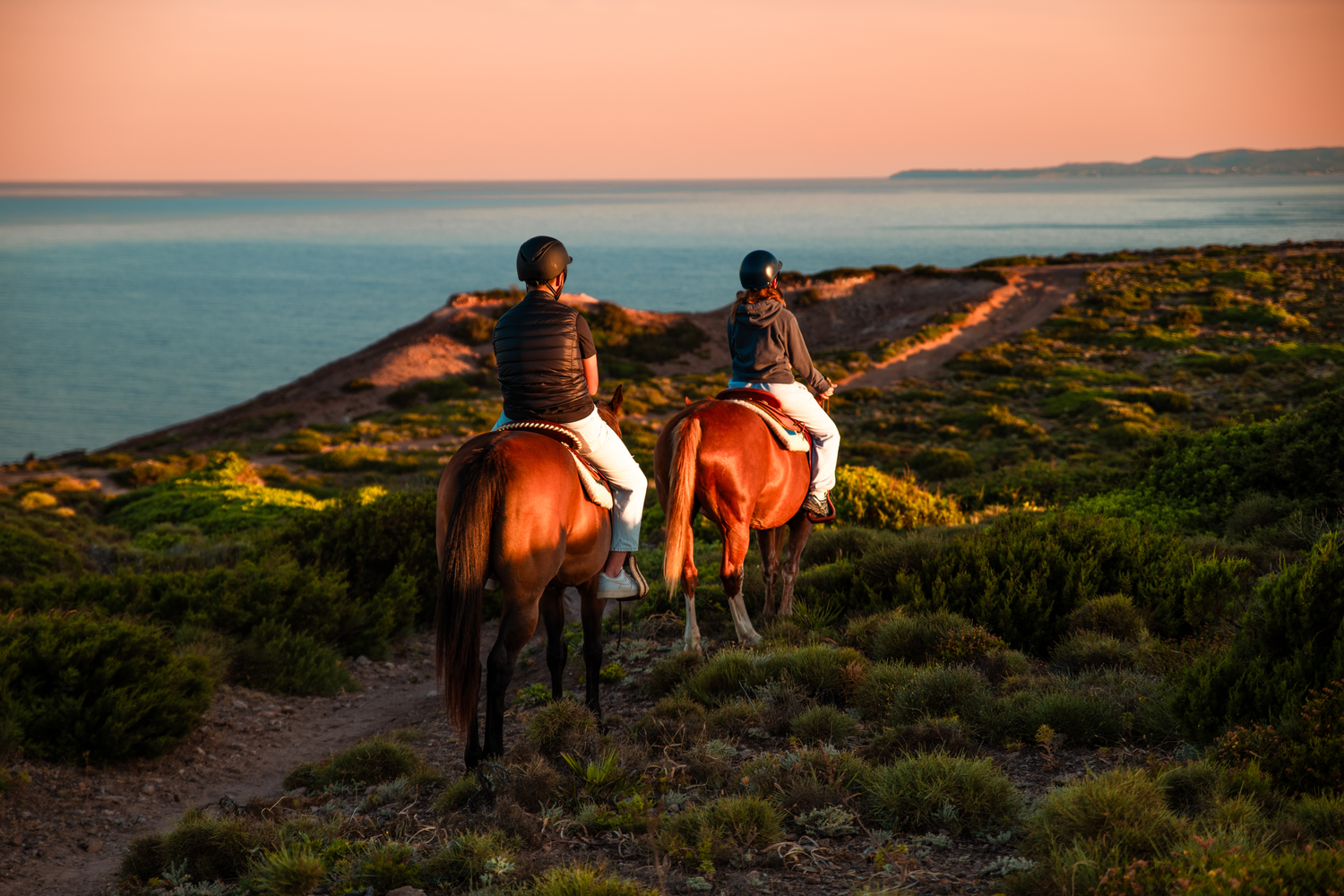 Balade à cheval sur la côte de Sant’Antioco au coucher du soleil